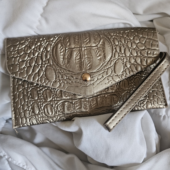 Champagne Vegan Leather Crocodile wristlest - Picture 1 of 4